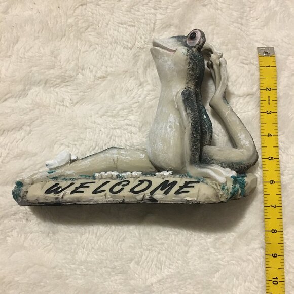 'Welcome' Yoga Frog + Butterflies Garden Statue - Picture 10 of 11